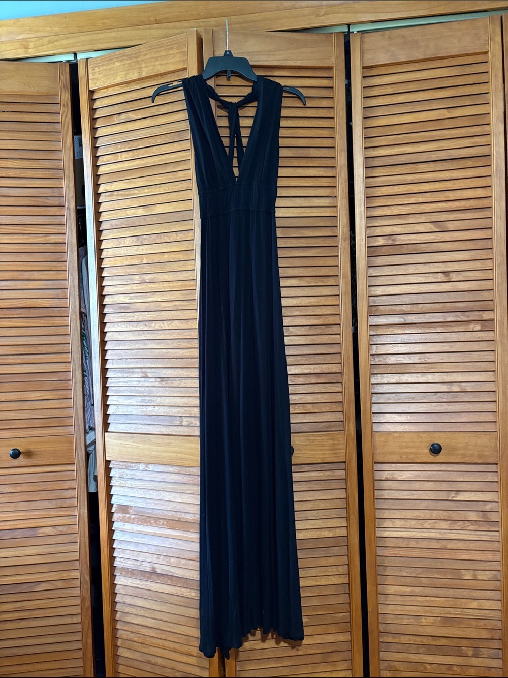 Steve Madden Black Sleeveless V-Neck Maxi Dress with Tie Back